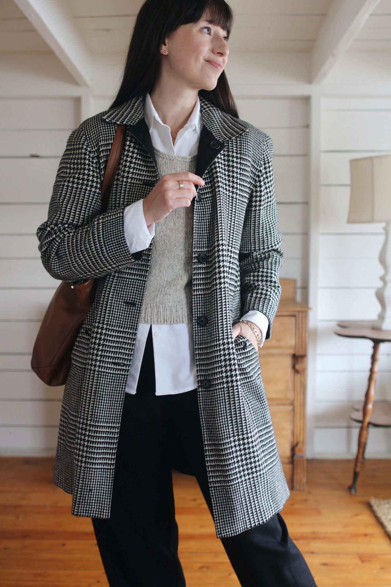 Style Bee - 4 Ways to Style A Classic White Shirt for Fall