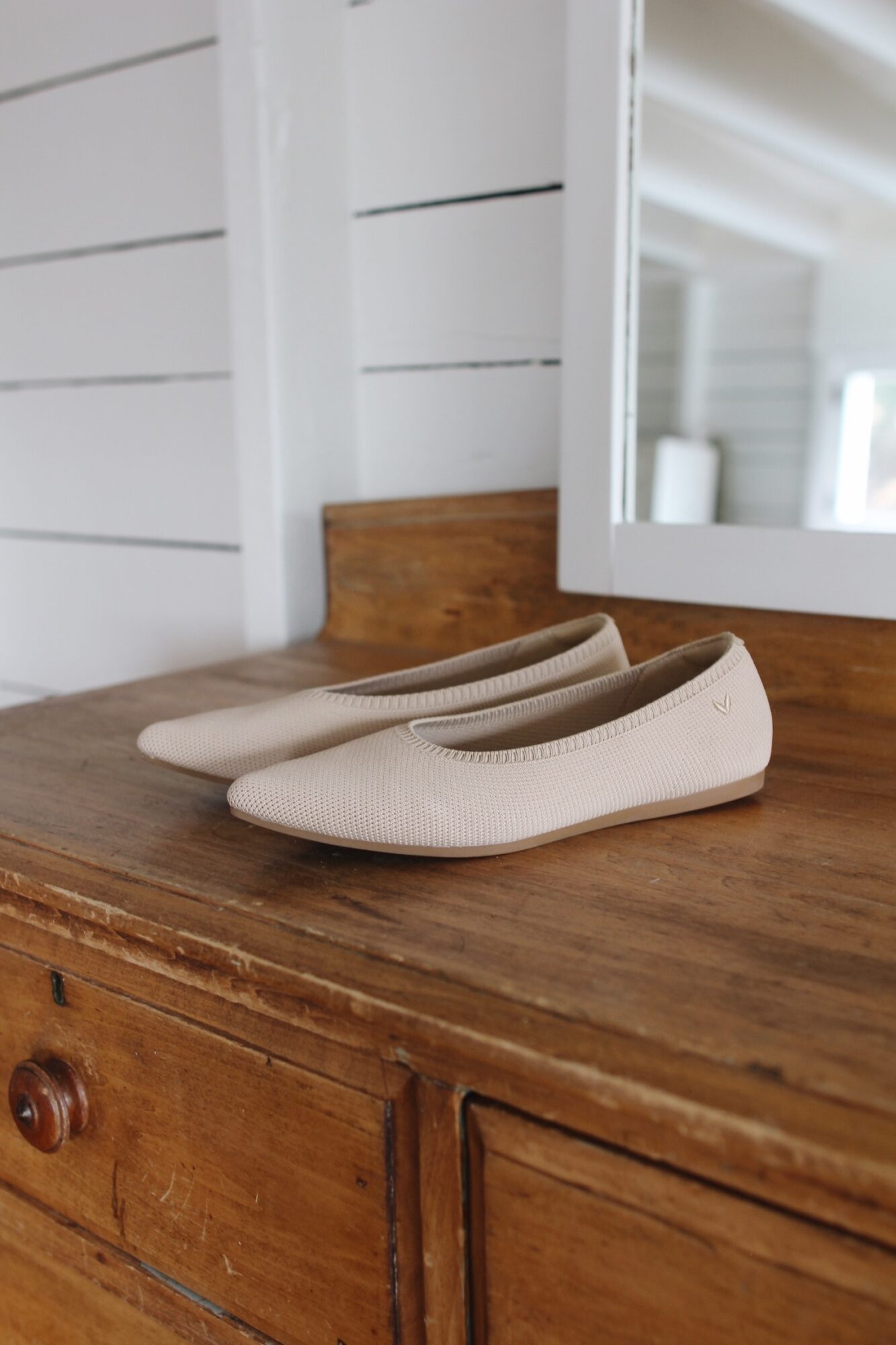 STYLE BEE - WILLOW BLOUSE, LINEN TROUSERS, SUEDE BAG & NEUTRAL FLATS